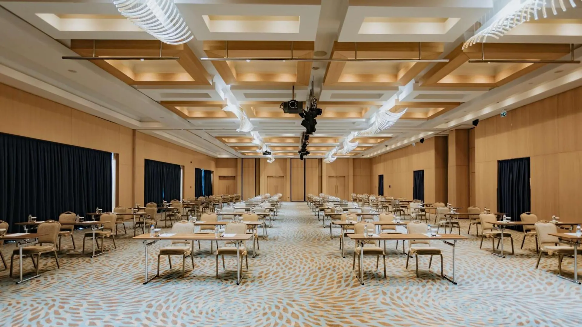 Hotel Doubletree By Hilton Trabzon 5*,